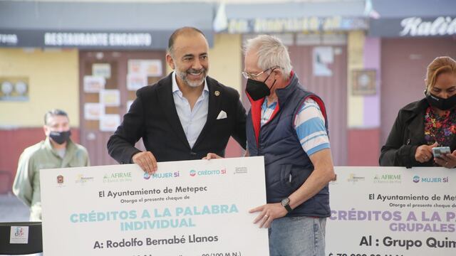 Fernando Flores, alcalde de Metepec, realiza primera entrega de Créditos a la Palabra Afirme