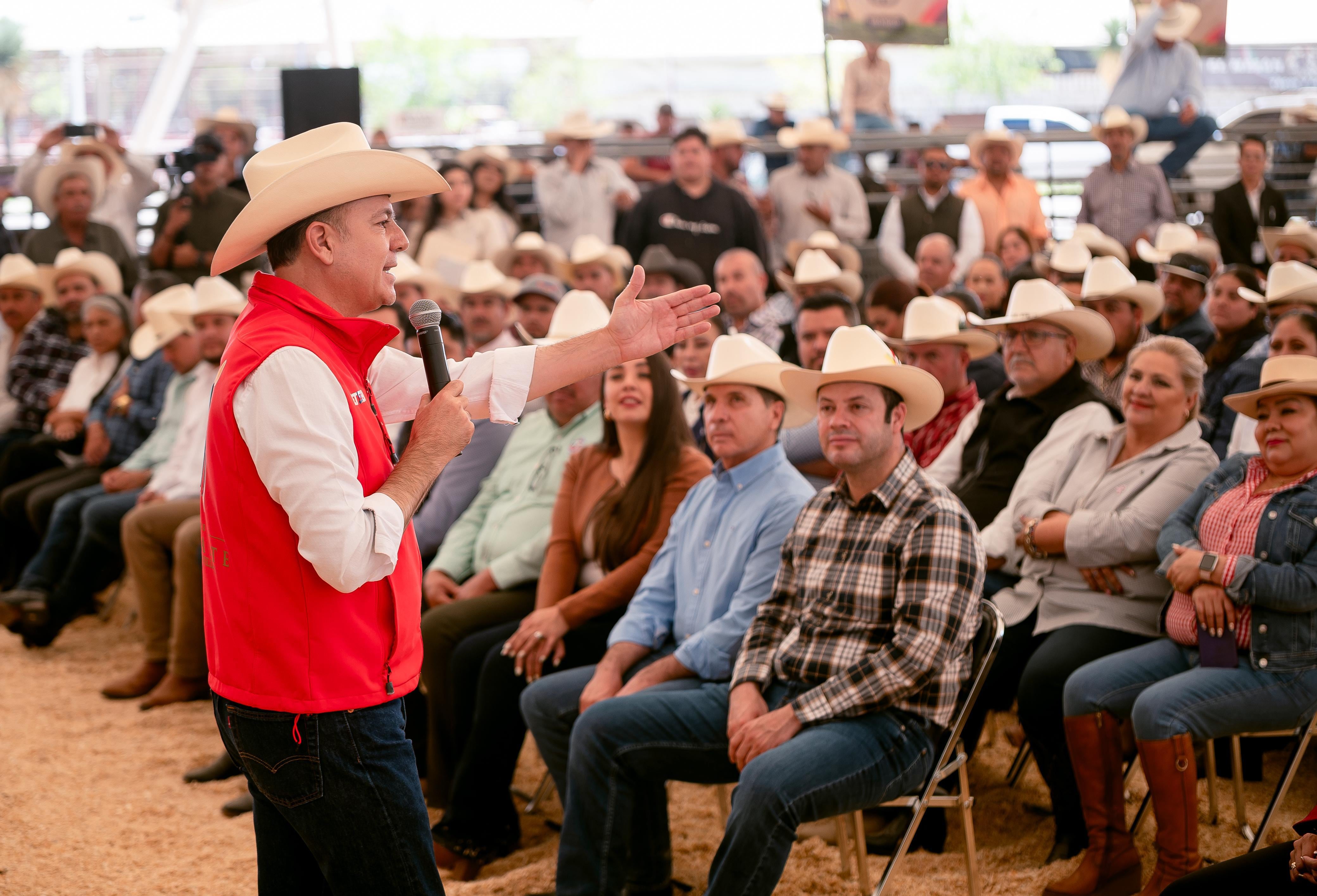 Esteban Villegas fortalece ganadería y exportación de carne en Durango.