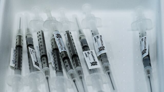 Vacuana Pfizer contra Covid-19