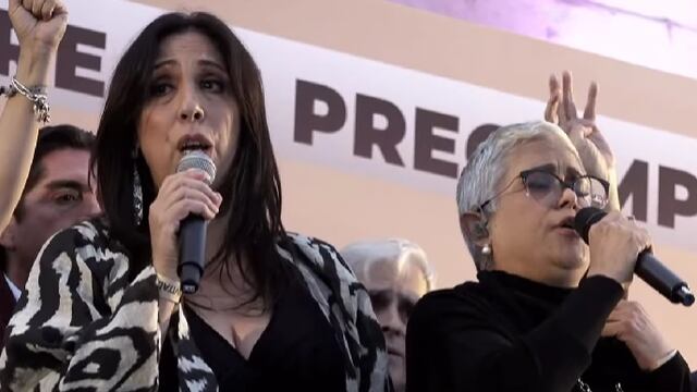 Eugenia León y Regina Orozco y su interpretación del Himno Nacional en el Monumento a la Revolución