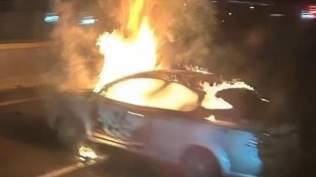 Se incendia auto en la autopista México-Puebla hoy 14 de octubre