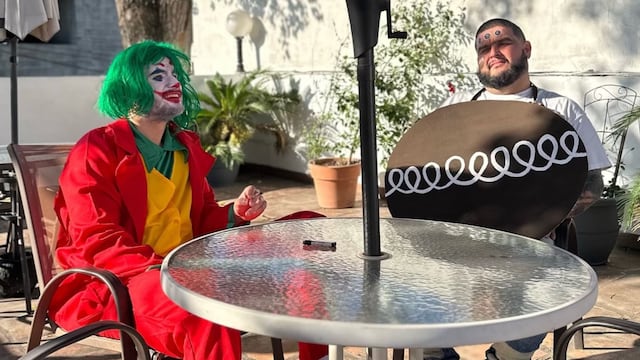 Adrián Marcelo y La Mole como Guasón y El Pingüino en los disfraces de Halloween