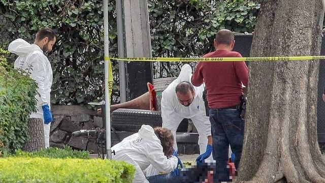 Ya después en entrevista con reporteros, redujo la tragedia producto de un feminicidio, a decir “es un síntoma de la descomposición de la sociedad jalisciense y no una responsabilidad del gobierno”