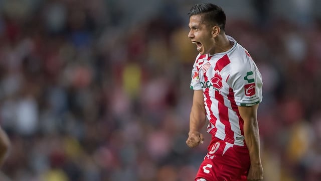 Dieter Villalpando firma un gol con Rayos.