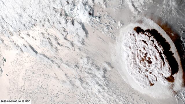 Erupción de volcán en Tonga