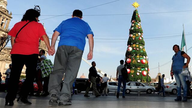 Árbol navideño en el Zócalo auspiciado por Coca Cola