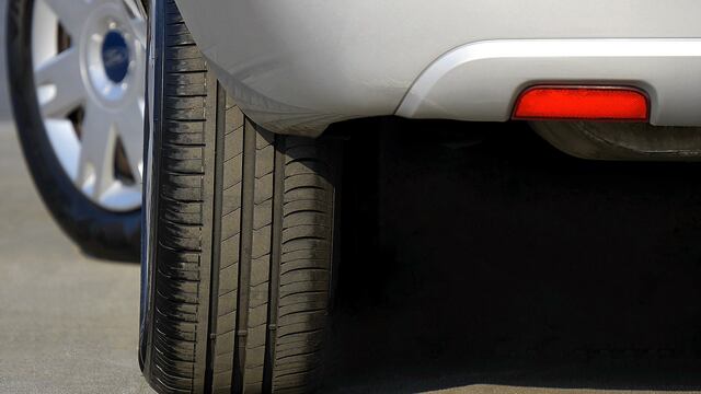 Atropella a sus hijos