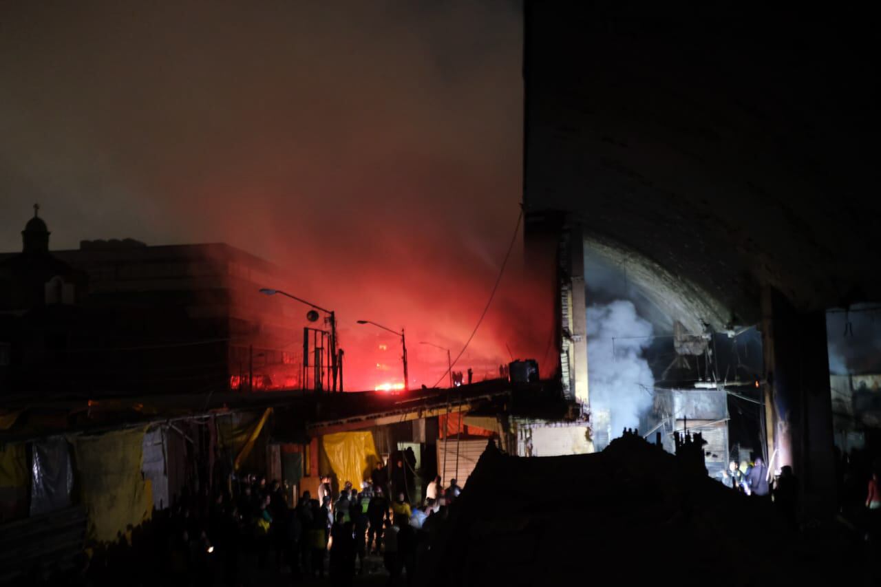Mercado La Merced. Incendio consume una parte.