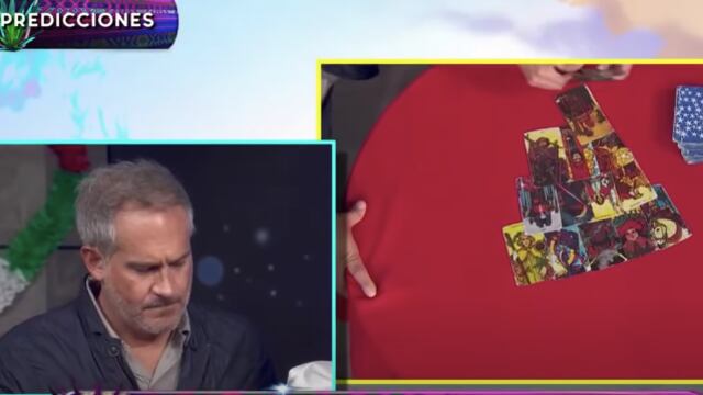 Leen tarot a Arath de la Torre en el programa Hoy