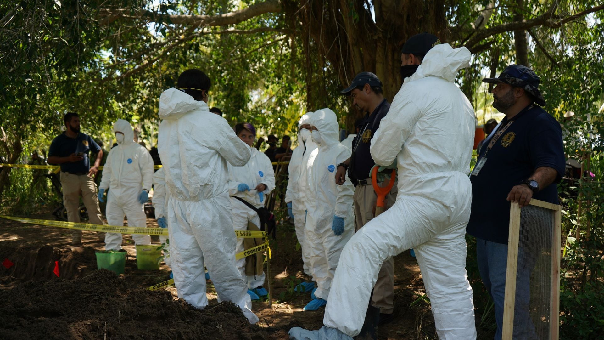 FGR abre investigación por explosión de coche bomba en Coahuayana, Michoacán