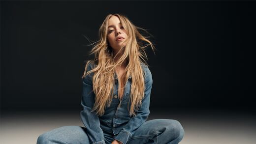 Sydney Sweeney reaviva polémica por campaña con American Eagle y rechaza disculparse