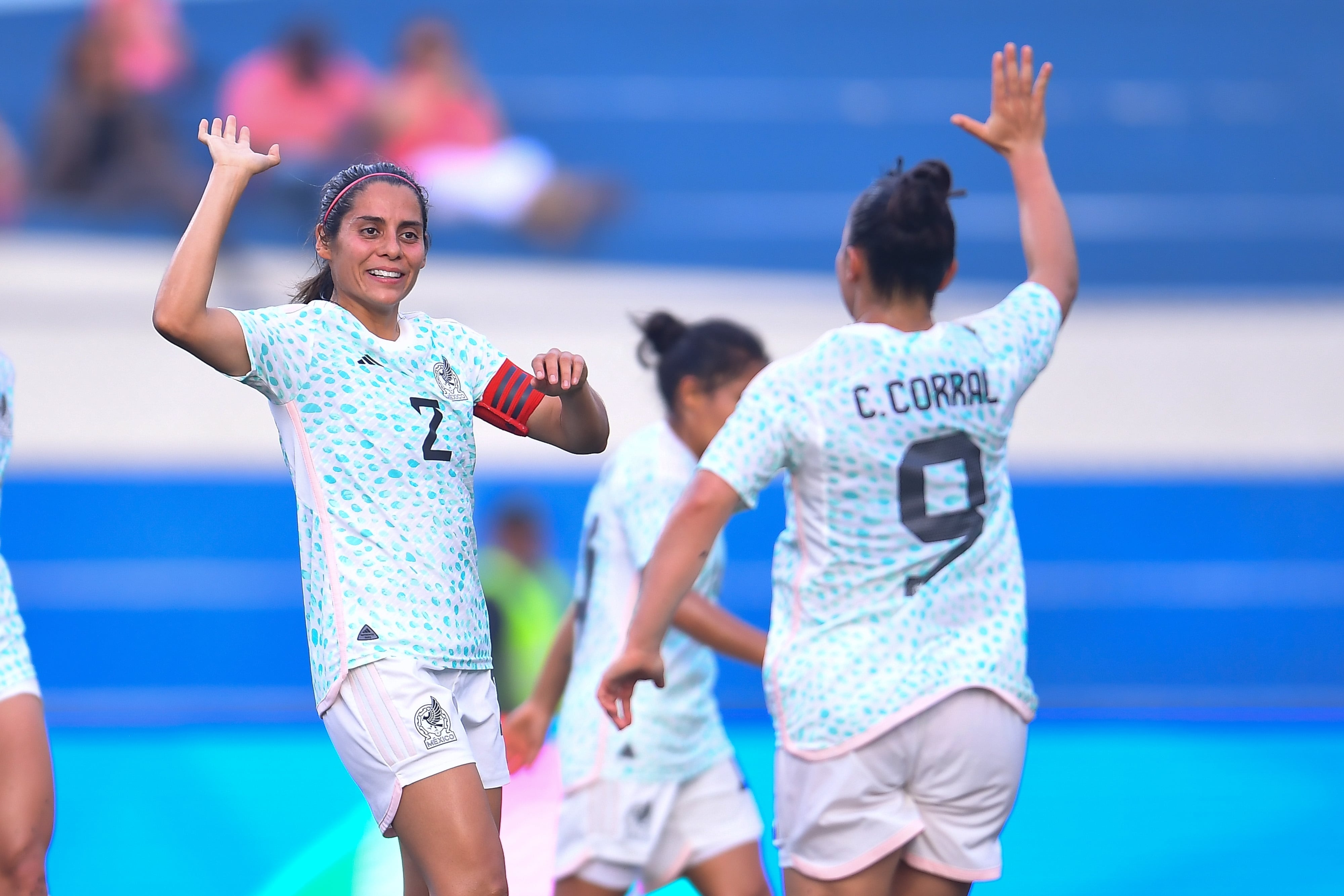 Kenti Robles y Charlyn Corral, en la Selección Mexicana.