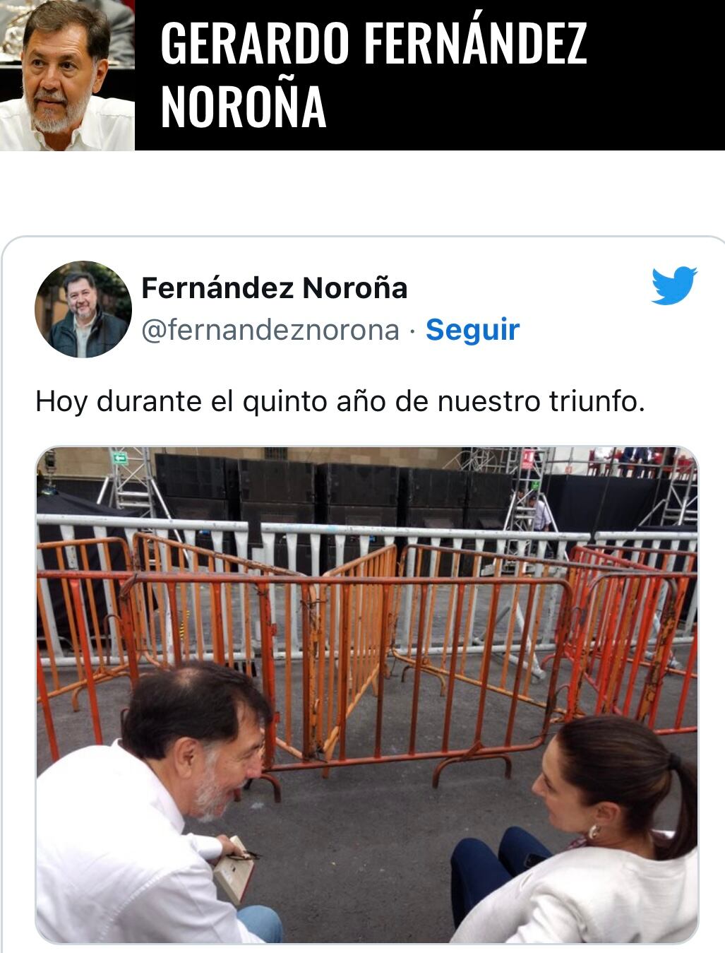 Noroña platica con Claudia