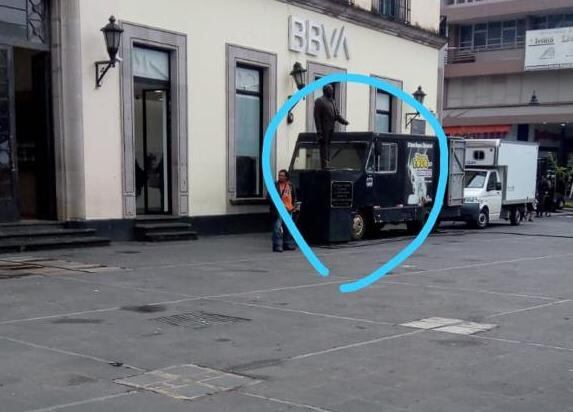 La camioneta Chevrolet tipo Vanette portaba las placas de circulación XU-69497 y contaba con un reporte de robo.