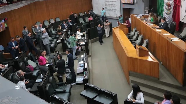 Congreso de Nuevo León busca iniciar juicio político contra Samuel García.