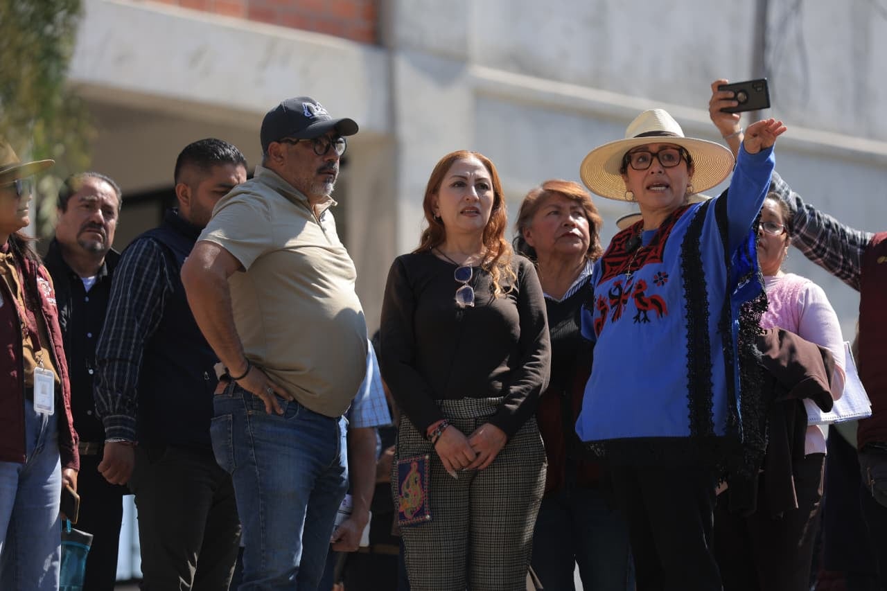 Azucena Cisneros inaugura pavimentación en colonias de Ecatepec