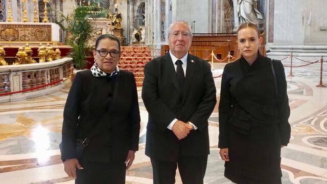 Rosa Icela Rodríguez en el funeral del papa Francisco