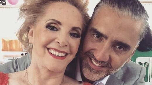 Alejandro Fernández celebra el cumpleaños de su mamá Cuquita con foto junto a Vicente Fernández