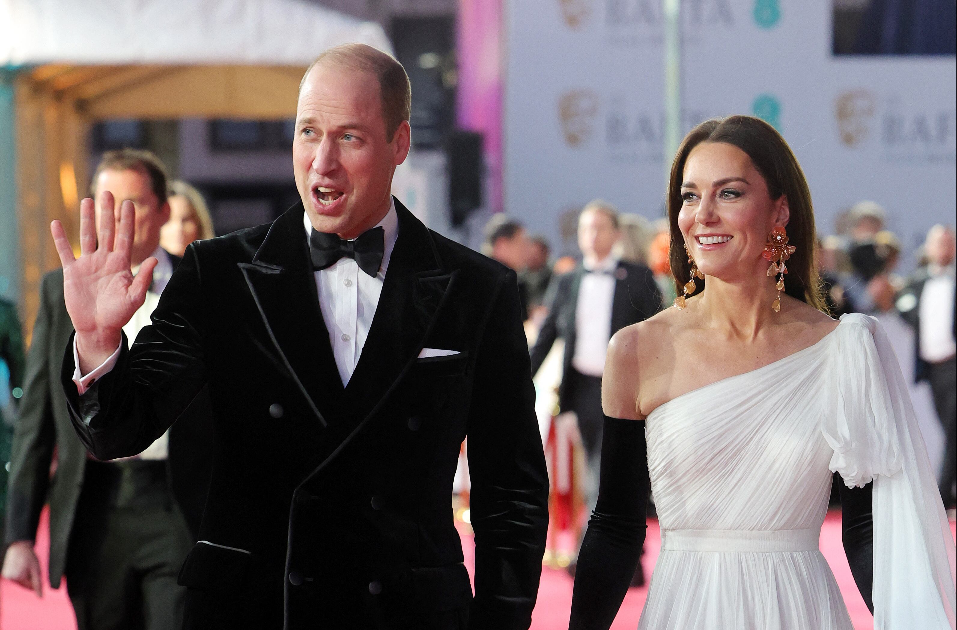 Kate Middleton nalguea a su esposo Guillermo enfrente de todos en Premios BAFTA 2023