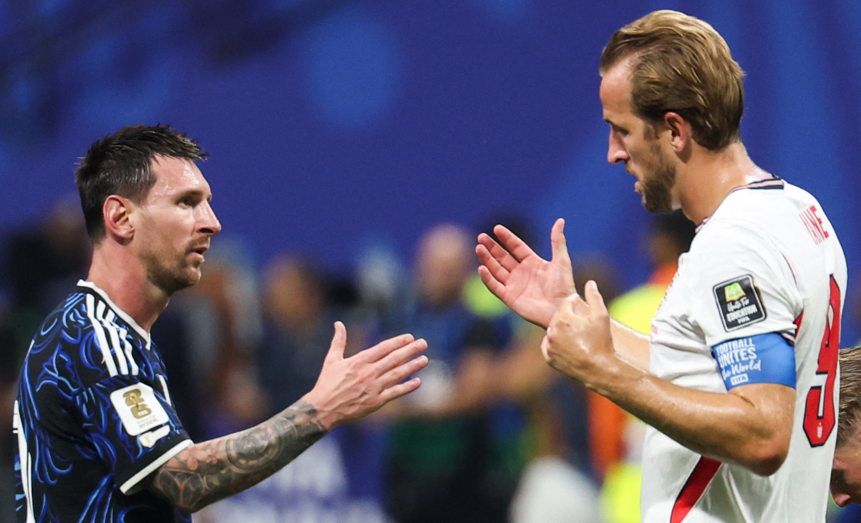 Lionel Messi estrechando la mano con Harry Kane en el Mundial 2026