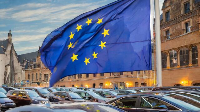 UE y Reino Unido aplazan aranceles a autos eléctricos