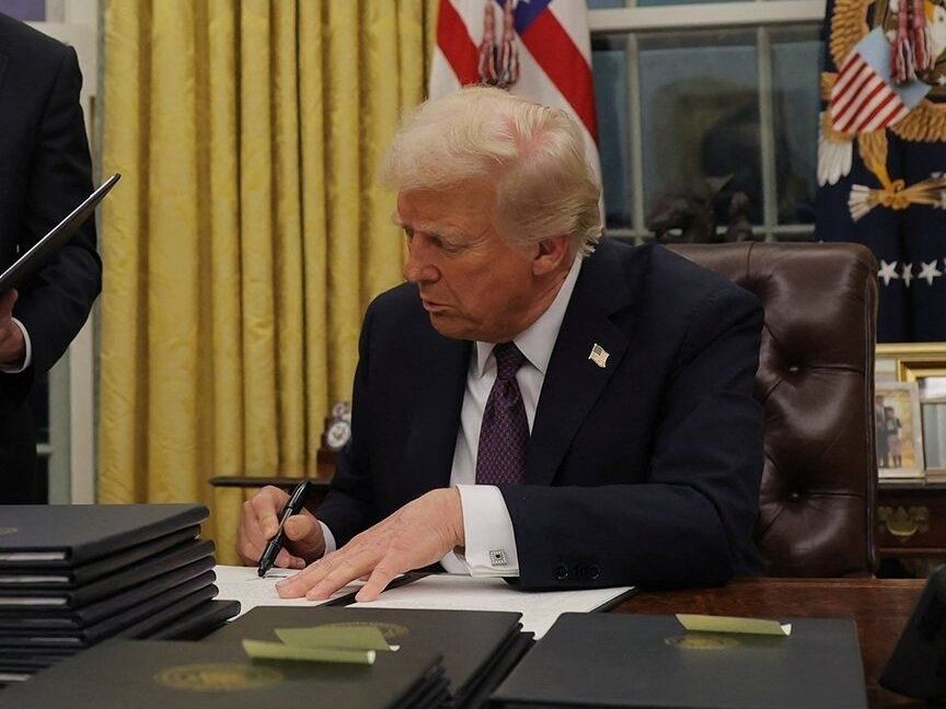 Donald Trump firmó orden ejecutiva que convierte a cárteles del narcotráfico en grupos terroristas