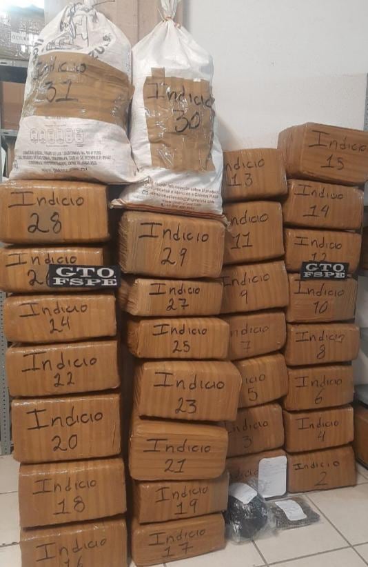 Fiscalía de Guanajuato asegura 300 mil dosis de marihuana y 180 cartuchos útiles