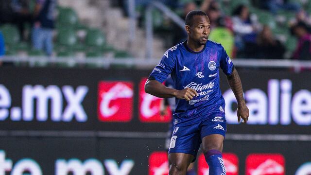 Terribles imágenes: Samir Caetano cae inconsciente por un golpe en la cabeza