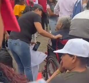 Mujer de la tercera de la edad sufrió crisis nerviosa tras la caída de la lona