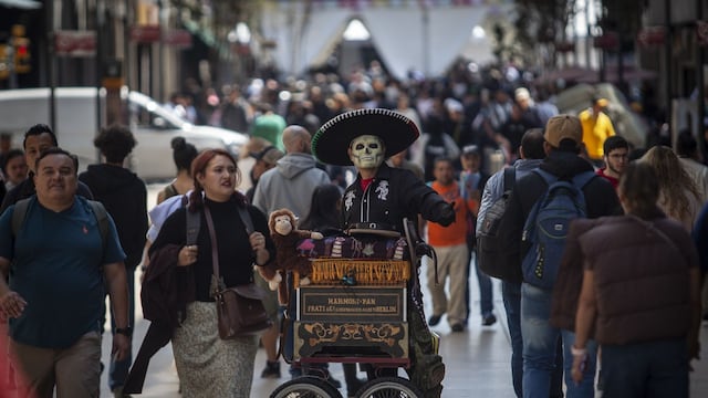 Organillero caracterizado de catrín