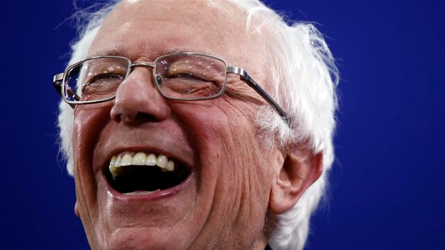 Bernie Sanders habla ante seguidores, luego de declararse ganador en Nueva Hampshire.