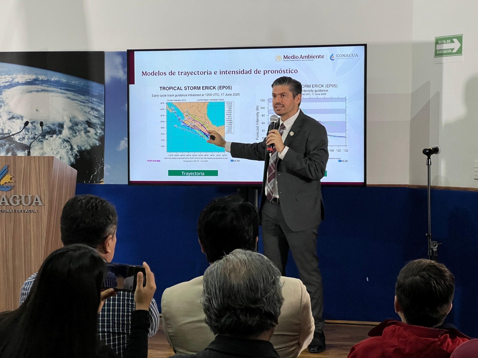 Tormenta tropical Erick podría convertirse en huracán categoría 3 o más antes de tocar tierra en México