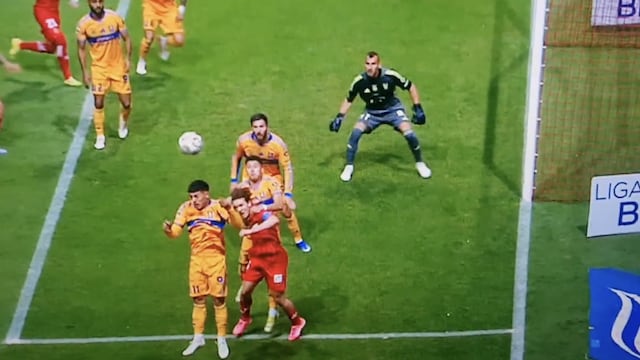 La prueba de que hubo un penal a favor del Toluca y no fue sancionado