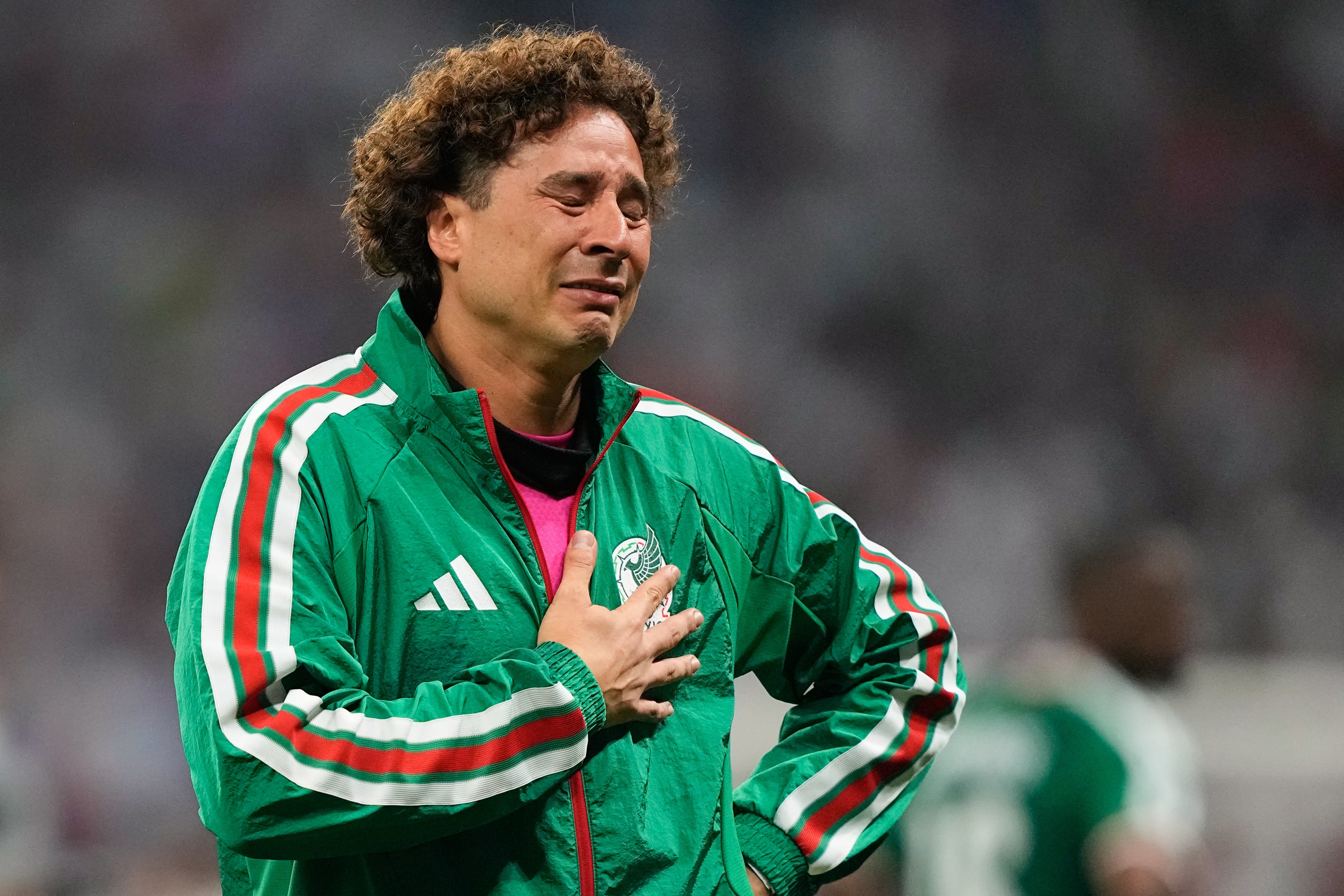 Las lágrimas de Memo Ochoa tras la derrota de México ante Inglaterra conmueven a la afición.