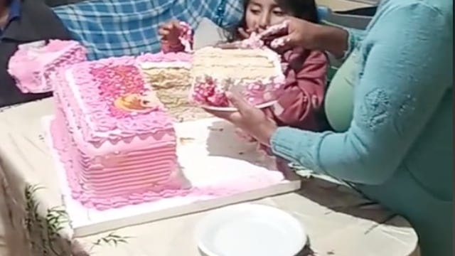VIDEO: ¿Una rebanadita? En TikTok ya quedó claro cómo se debería partir el pastel