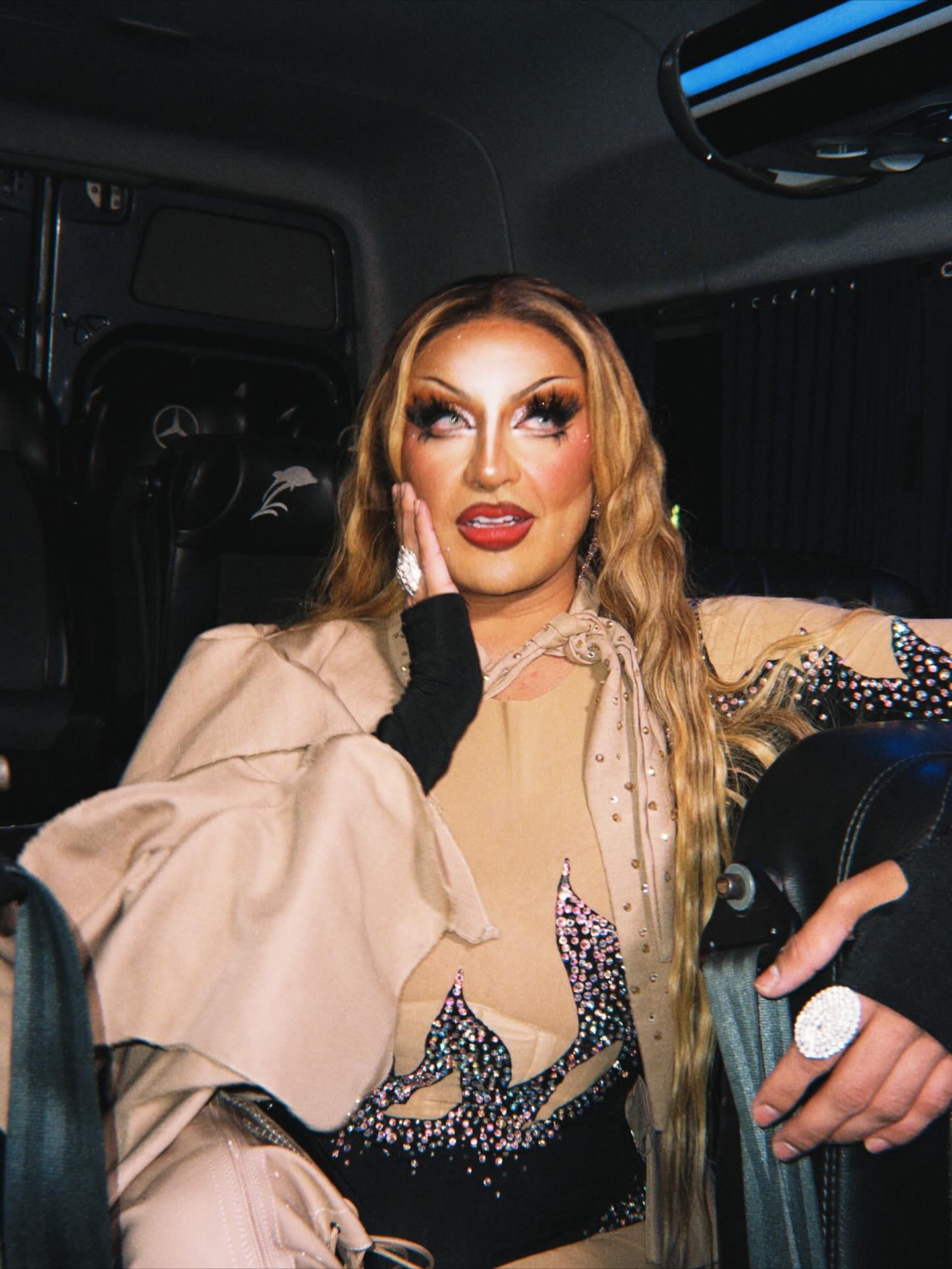 Turbulence, drag queen.