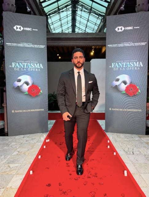 Luis 'Potro' Caballero forma parte de la puesta en escena “El fantasma de la ópera”