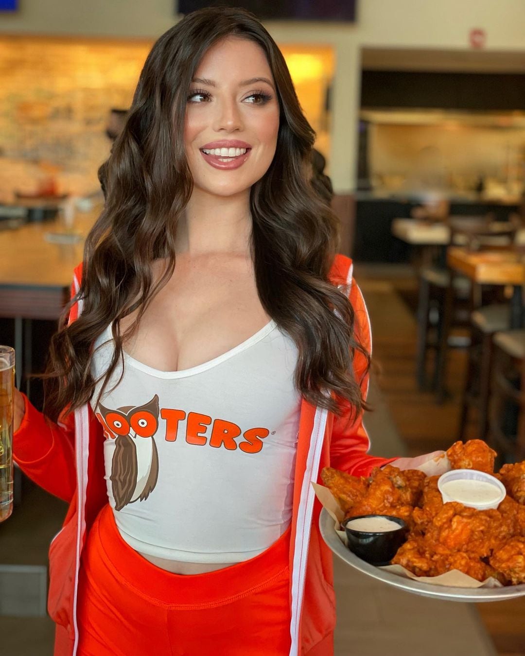 Leah Fennelly, mesera de Hooters