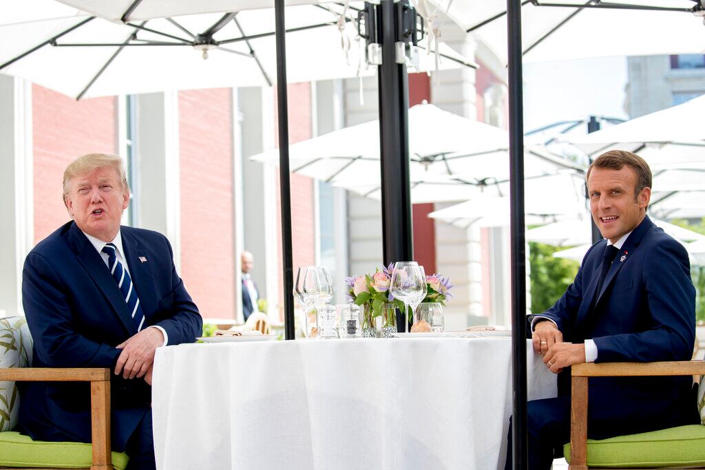 Donald Trump con Emmanuel Macron desde la ciudad de Biarritz, Francia, para la Cumbre del G7.