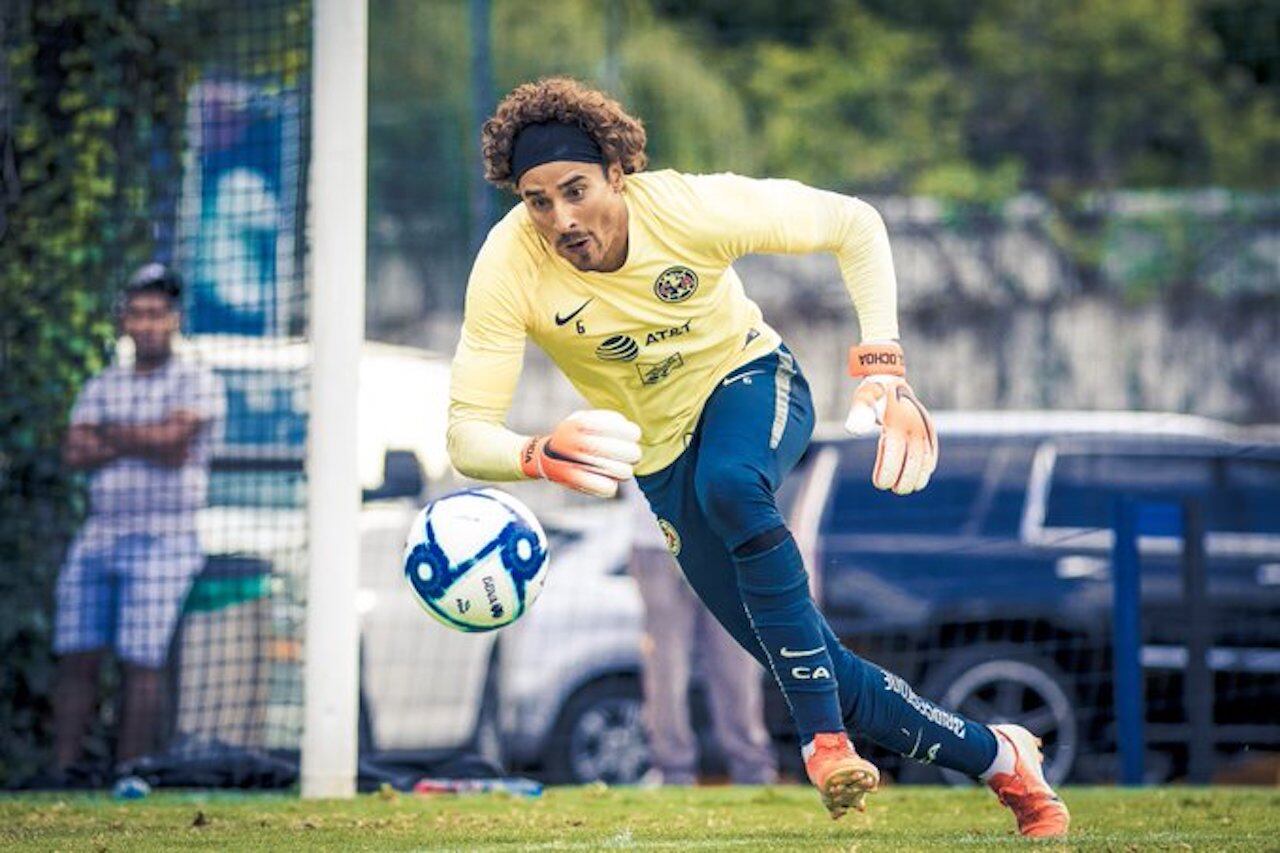 Ochoa durante el entrenamiento en Coapa