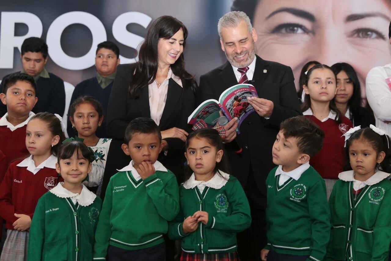Alfredo Ramírez Bedolla entrega 4.3 millones de libros