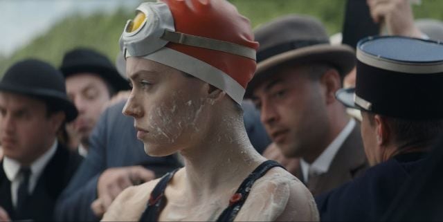 La Joven y El Mar