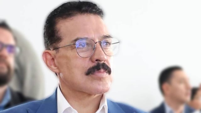 Carlos Lomelí y su esposa