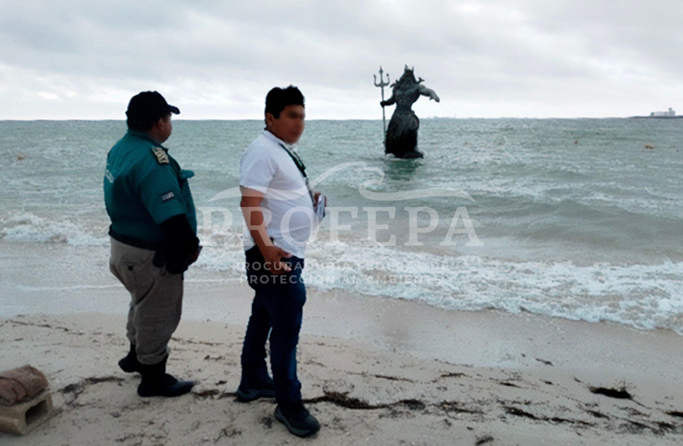 Profepa clausura estatua de Poseidón en Progreso, Yucatán