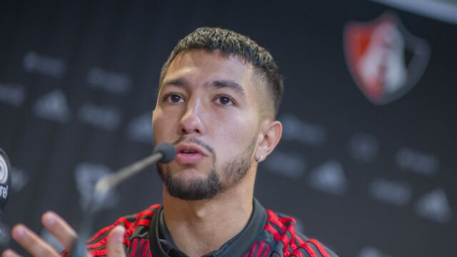 Acosta durante su presentación con Atlas