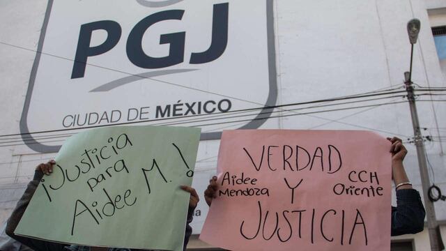 Familiares de Aideé Mendoza se manifestaron frente a la Procuraduría capitalina este jueves.