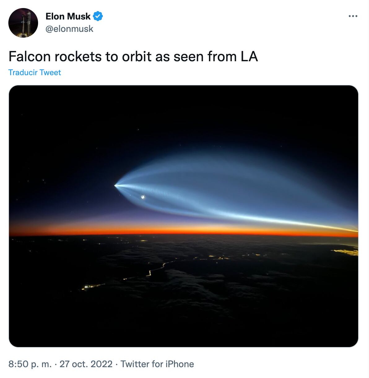 Tuit de Elon Musk que explica luz en el cielo