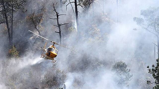 Labores para controlar incendio en Sierra de Santiago.