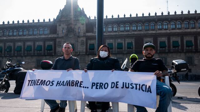 Frente a Palacio Nacional ‘El Mijis’ y Bryan LeBarón inician huelga de hambre