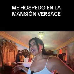 Gomita en la mansión Versace